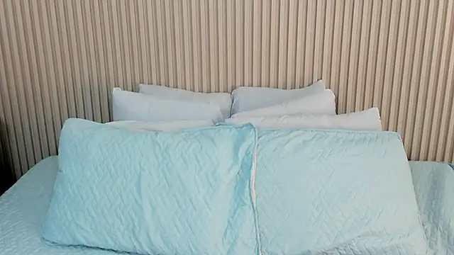 Snapshot of charlottebrowns_ chatting on 10.21.25 charlottebrowns online show from 10.21.25