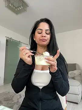 Snapshot of _adelle chatting on 03.19.26 adelle online show from 03.19.26