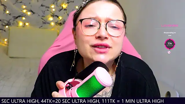 Snapshot of me__hanna chatting on 03.03.25 me hanna online show from 03.03.25