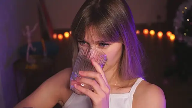 Snapshot of hereandnows_ chatting on 01.12.25 hereandnows online show from 01.12.25