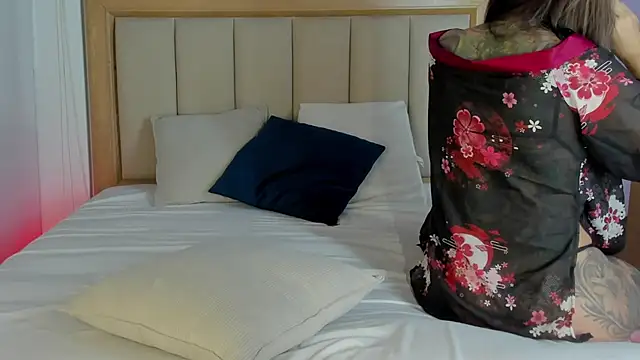 Snapshot of yandracelisofficial chatting on 02.13.26 yandracelisofficial online show from 02.13.26