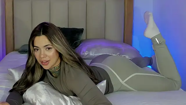 Snapshot of yandracelisofficial chatting on 03.18.26 yandracelisofficial online show from 03.18.26