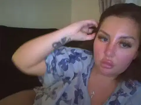 Snapshot of magical_mia chatting on 01.22.25 magical mia online show from 01.22.25