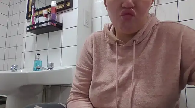 Snapshot of magical_mia chatting on 01.29.25 magical mia online show from 01.29.25