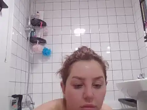 Snapshot of magical_mia chatting on 02.05.25 magical mia online show from 02.05.25