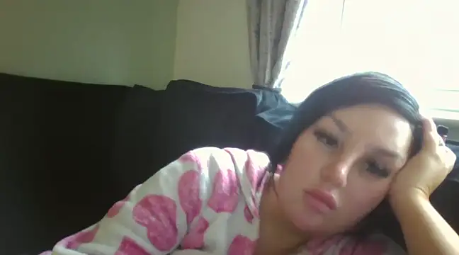 Snapshot of magical_mia chatting on 02.11.25 magical mia online show from 02.11.25