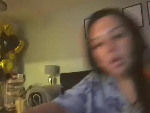 Snapshot of magical_mia chatting on 02.22.25 magical mia online show from 02.22.25