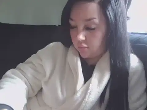 Snapshot of magical_mia chatting on 02.26.25 magical mia online show from 02.26.25