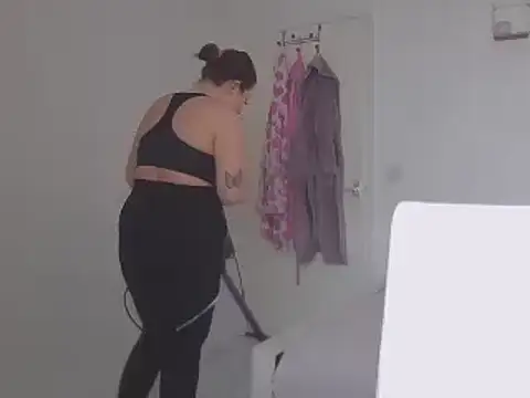 Snapshot of magical_mia chatting on 02.27.25 magical mia online show from 02.27.25