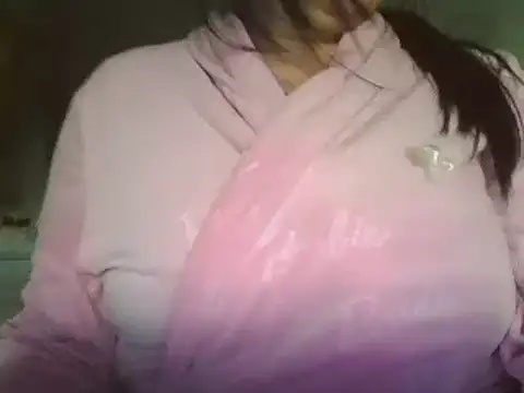 Snapshot of magical_mia chatting on 03.01.25 magical mia online show from 03.01.25