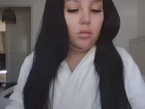 Snapshot of magical_mia chatting on 03.05.25 magical mia online show from 03.05.25