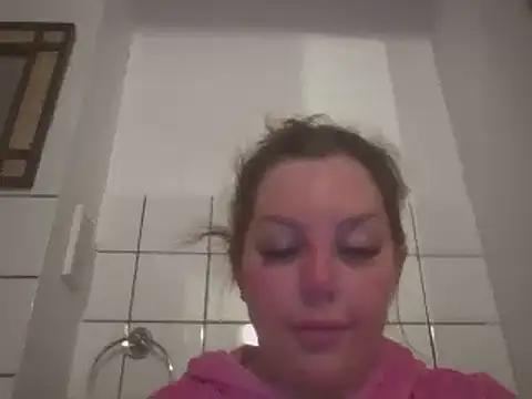 Snapshot of magical_mia chatting on 03.22.25 magical mia online show from 03.22.25