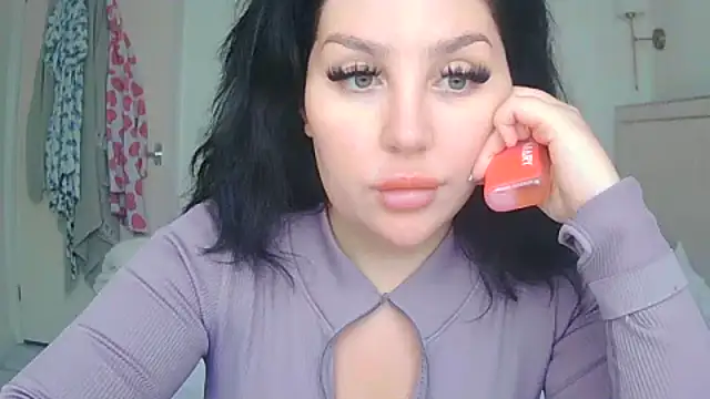 Snapshot of magical_mia chatting on 09.23.25 magical mia online show from 09.23.25