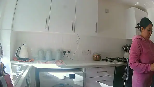 Snapshot of magical_mia chatting on 11.02.25 magical mia online show from 11.02.25