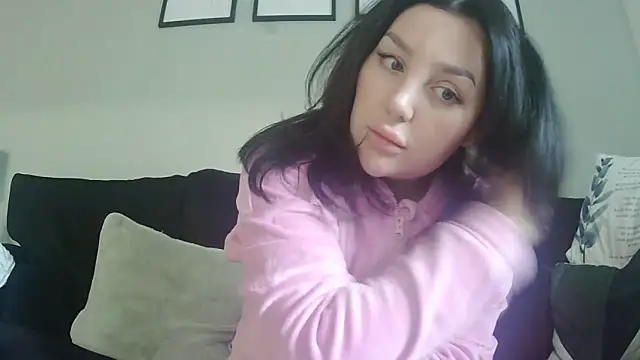 Snapshot of magical_mia chatting on 11.05.25 magical mia online show from 11.05.25