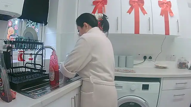 Snapshot of magical_mia chatting on 11.21.25 magical mia online show from 11.21.25