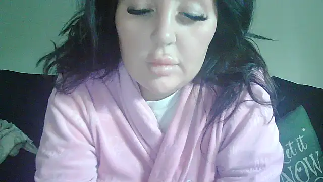 Snapshot of magical_mia chatting on 11.25.25 magical mia online show from 11.25.25