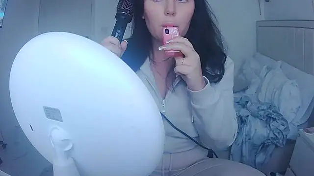 Snapshot of magical_mia chatting on 01.07.26 magical mia online show from 01.07.26