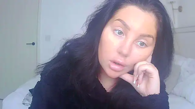 Snapshot of magical_mia chatting on 01.10.26 magical mia online show from 01.10.26