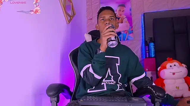 Snapshot of dilan_alfonzo chatting on 04.26.26 dilan alfonzo online show from 04.26.26