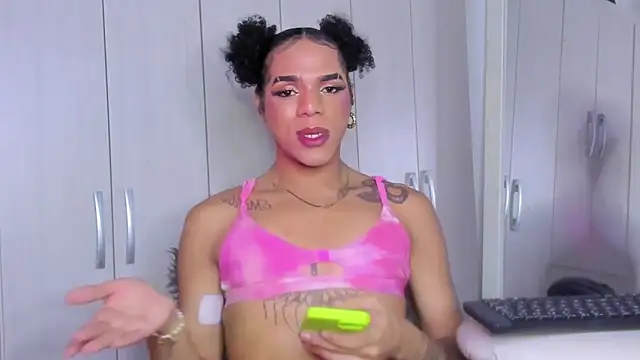 Snapshot of Kendall_Hotsexy_x chatting on 04.05.26 Kendall Hotsexy x online show from 04.05.26