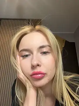 Snapshot of Nicole_blonde0 chatting on 02.07.25 Nicole blonde0 online show from 02.07.25