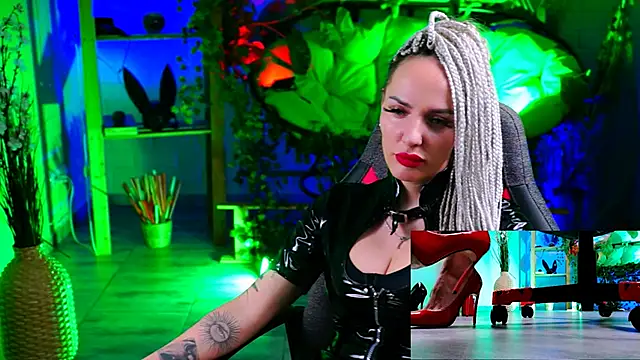 MonicaMaxwel online show from 03.17.25