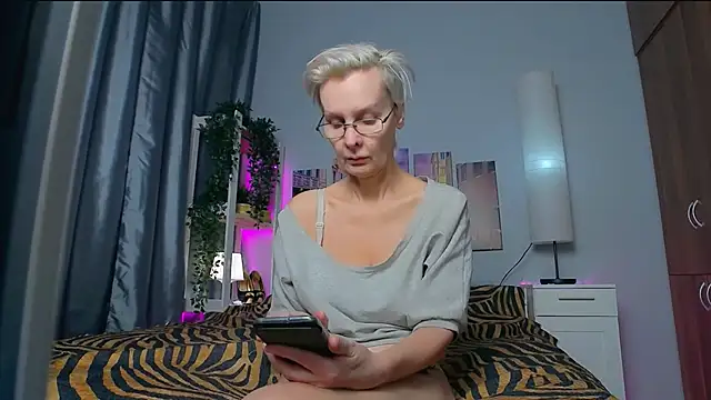 HelgaHimmell online show from 01.31.25