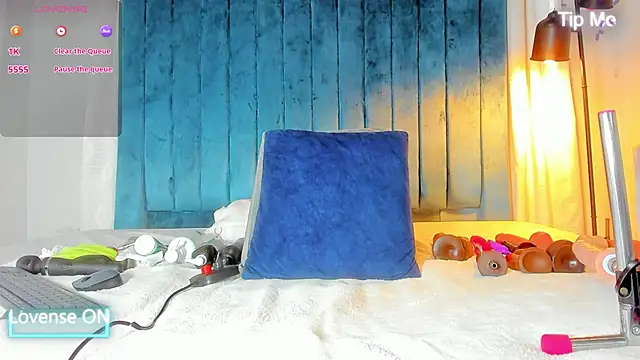 blondehorny69 online show from 11.01.25