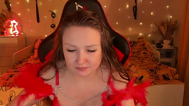 Snapshot of desperatehousewife__ chatting on 10.19.25 desperatehousewife   online show from 10.19.25