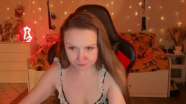 Snapshot of desperatehousewife__ chatting on 11.22.25 desperatehousewife online show from 11.22.25