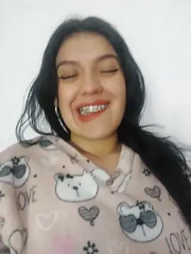 Snapshot of Sophie-hatter chatting on 01.05.25 Sophie-hatter online show from 01.05.25