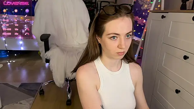 LinaWitch online show from 12.13.24