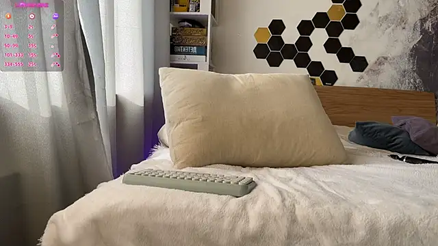 LinaWitch online show from 02.26.25