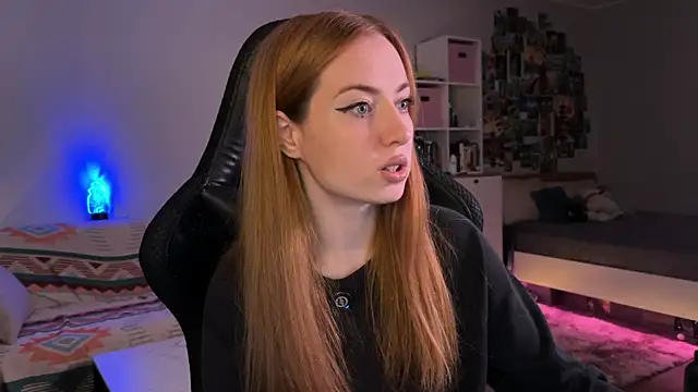 LinaWitch online show from 10.15.25