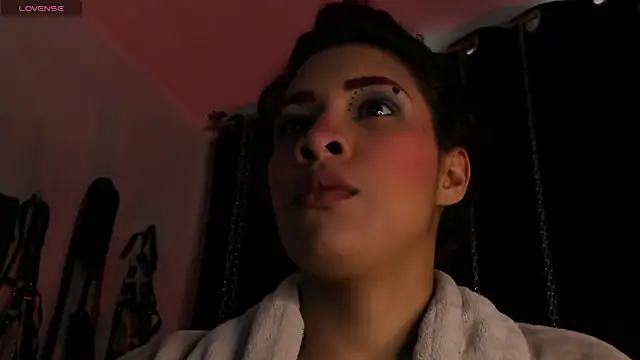 Snapshot of charrlotte_quinn chatting on 05.12.26 charrlotte quinn online show from 05.12.26