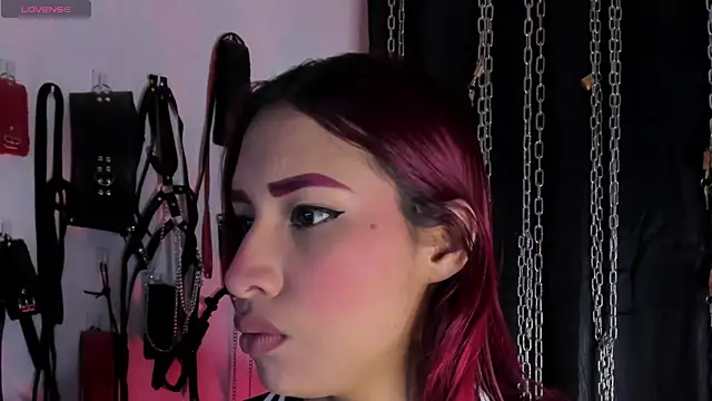 Snapshot of charrlotte_quinn chatting on 05.26.26 charrlotte quinn online show from 05.26.26