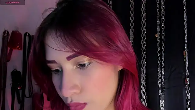 Snapshot of charrlotte_quinn chatting on 05.28.26 charrlotte quinn online show from 05.28.26