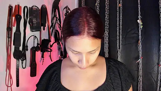 Snapshot of charrlotte_quinn chatting on 07.31.26 charrlotte quinn online show from 07.31.26