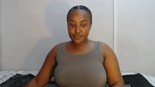 Snapshot of yummydoll97 chatting on 12.02.25 yummydoll97 online show from 12.02.25