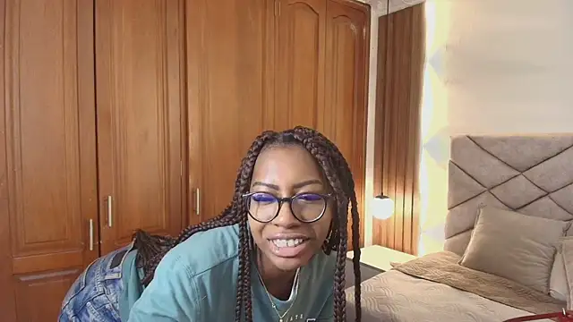Snapshot of Raquel_jones chatting on 06.22.26 Raquel jones online show from 06.22.26