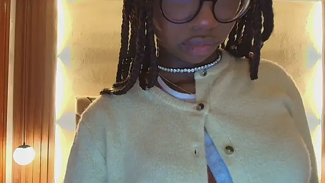 Snapshot of Raquel_jones chatting on 06.30.26 Raquel jones online show from 06.30.26