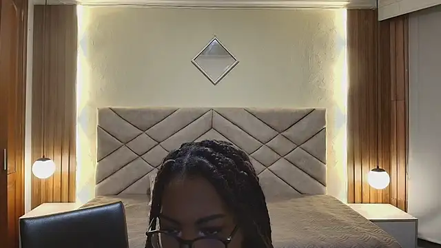 Snapshot of Raquel_jones chatting on 08.01.26 Raquel jones online show from 08.01.26