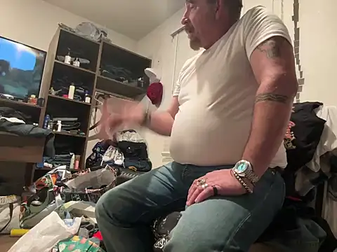 Snapshot of JakTRipr chatting on 02.18.25 JakTRipr online show from 02.18.25