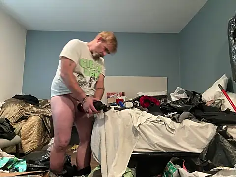 Snapshot of JakTRipr chatting on 03.04.25 JakTRipr online show from 03.04.25