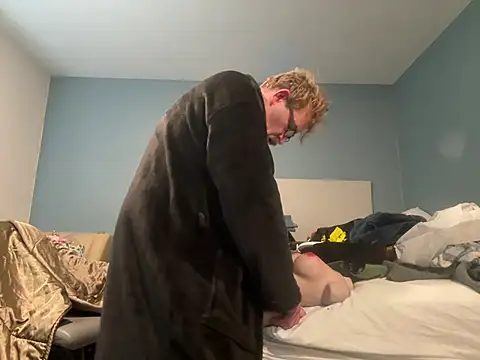 Snapshot of JakTRipr chatting on 03.07.25 JakTRipr online show from 03.07.25