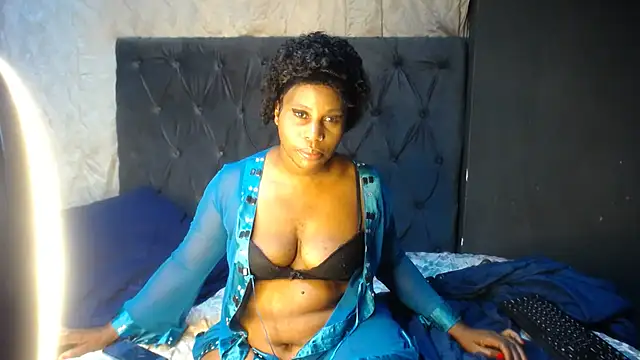 Snapshot of Nattybae09 chatting on 10.30.25 Nattybae09 online show from 10.30.25