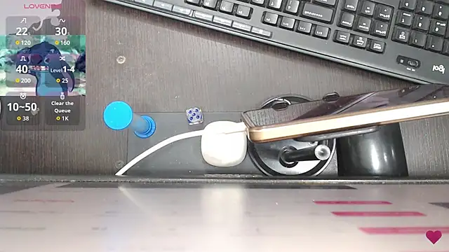 Snapshot of mom_hot__ chatting on 02.20.26 mom hot online show from 02.20.26