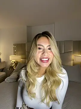  laura 02 online show from 03.15.26