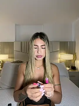  laura 02 online show from 03.21.26